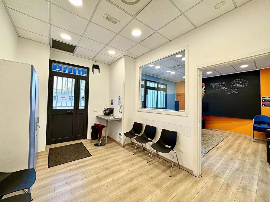 Immagine 11 di Locale commerciale in vendita  in Viale Regione Siciliana Sud Est 708 a Palermo