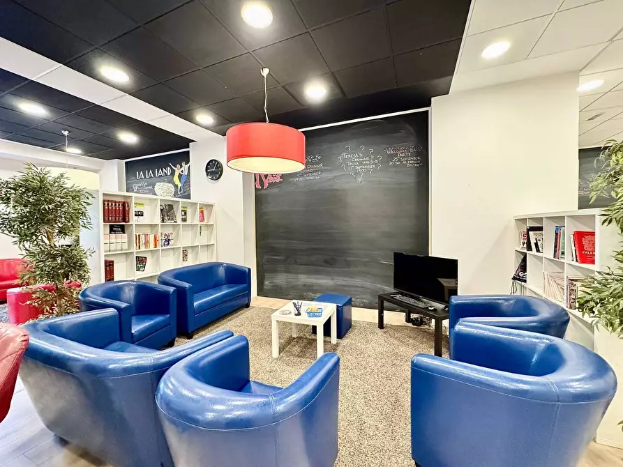 Immagine 13 di Locale commerciale in vendita  in Viale Regione Siciliana Sud Est 708 a Palermo