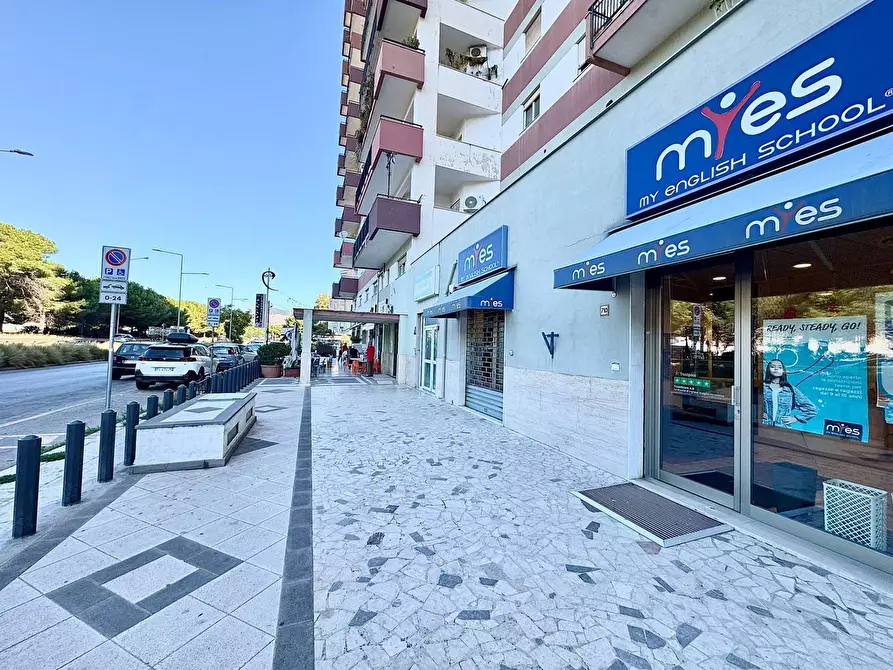 Immagine 16 di Locale commerciale in vendita  in Viale Regione Siciliana Sud Est 708 a Palermo