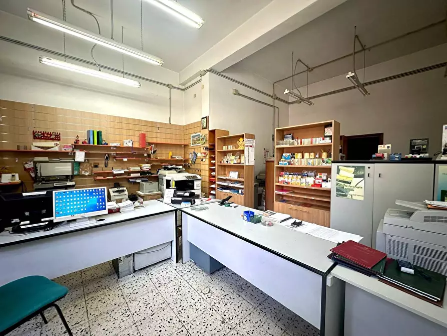 Immagine 4 di Locale commerciale in vendita  in via Archirafi 7/C a Palermo