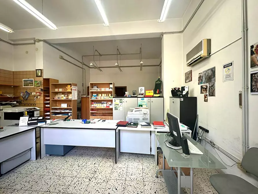 Immagine 10 di Locale commerciale in vendita  in via Archirafi 7/C a Palermo
