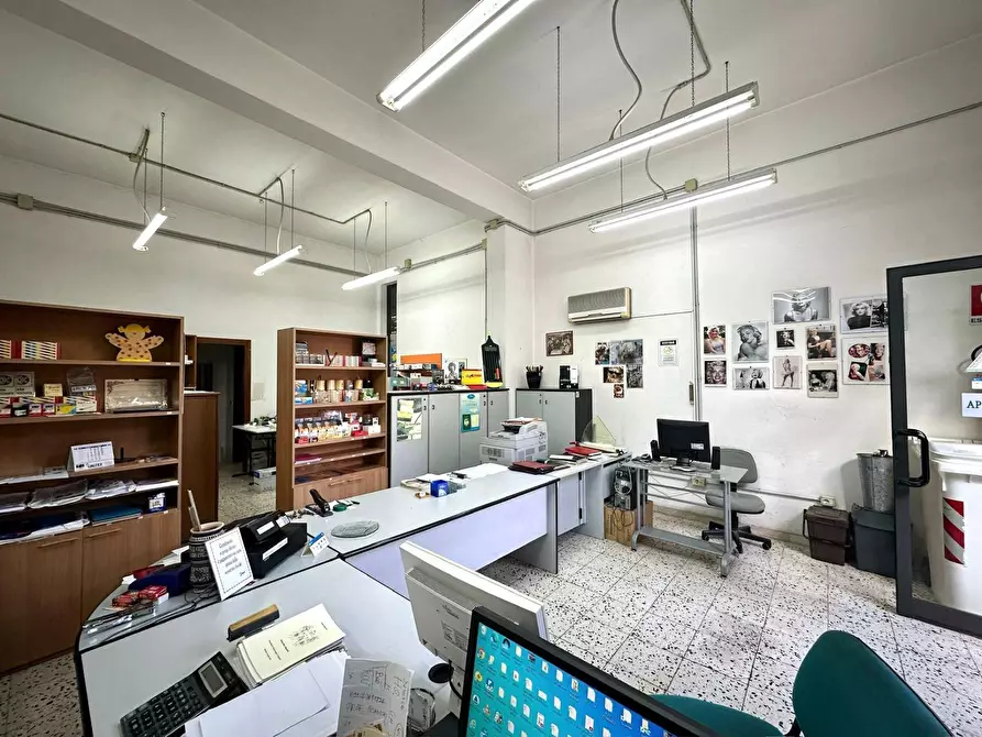 Immagine 12 di Locale commerciale in vendita  in via Archirafi 7/C a Palermo