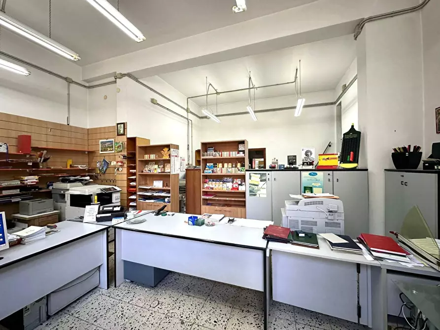Immagine 13 di Locale commerciale in vendita  in via Archirafi 7/C a Palermo