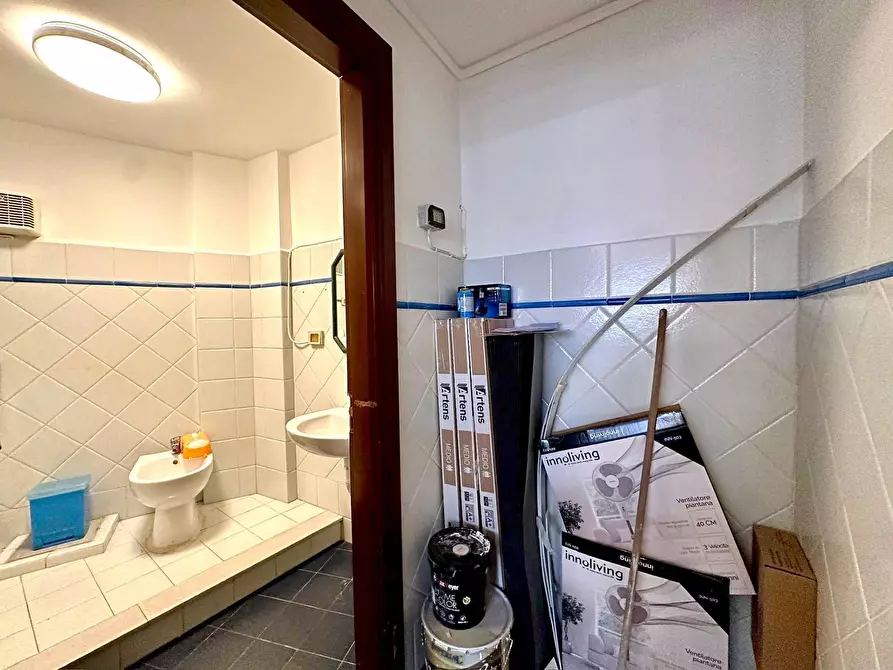 Immagine 9 di Ufficio in vendita  a Palermo