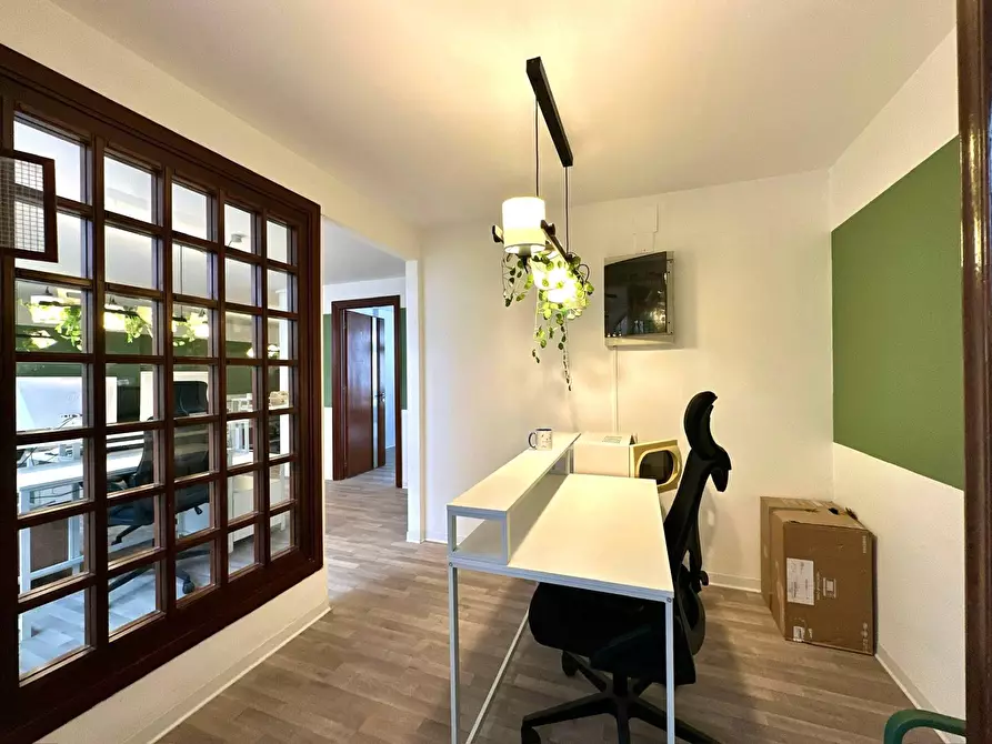 Immagine 11 di Ufficio in vendita  a Palermo