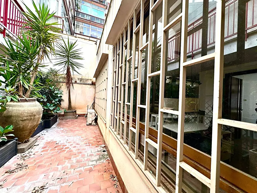 Immagine 12 di Ufficio in vendita  a Palermo