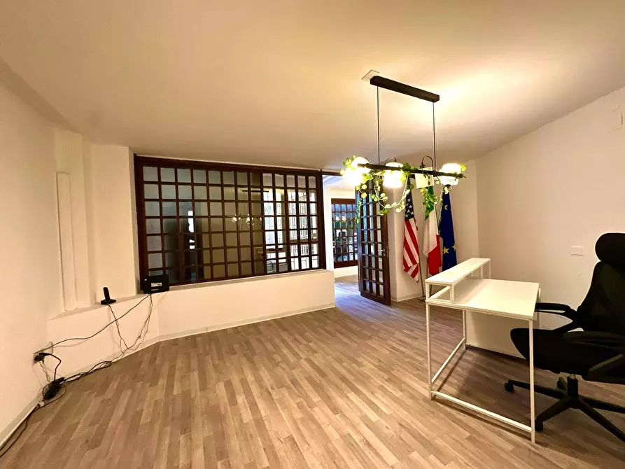 Immagine 13 di Ufficio in vendita  a Palermo