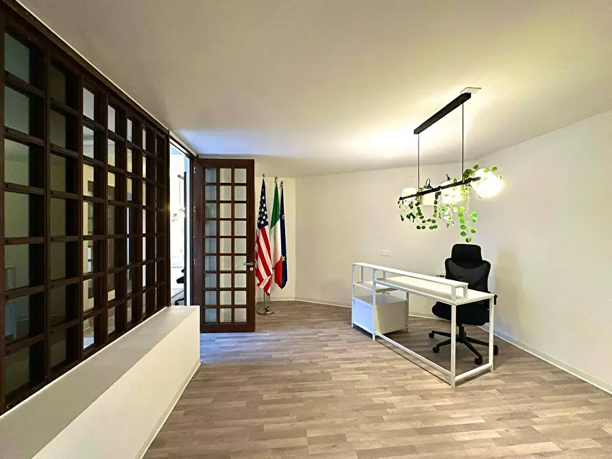 Immagine 14 di Ufficio in vendita  a Palermo