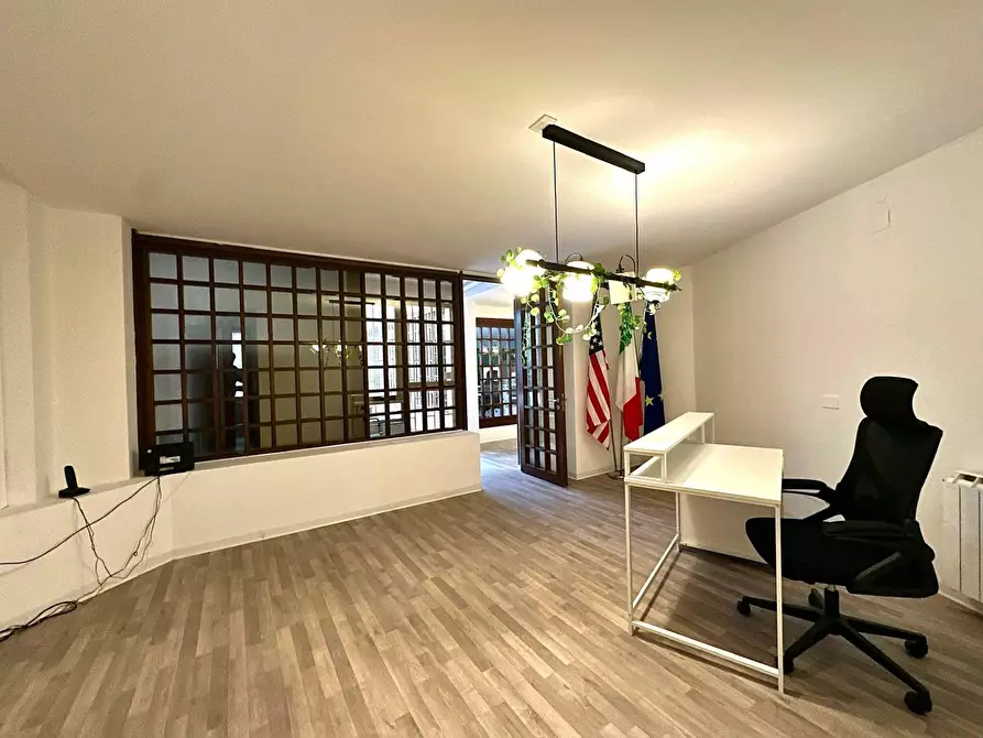 Immagine 15 di Ufficio in vendita  a Palermo