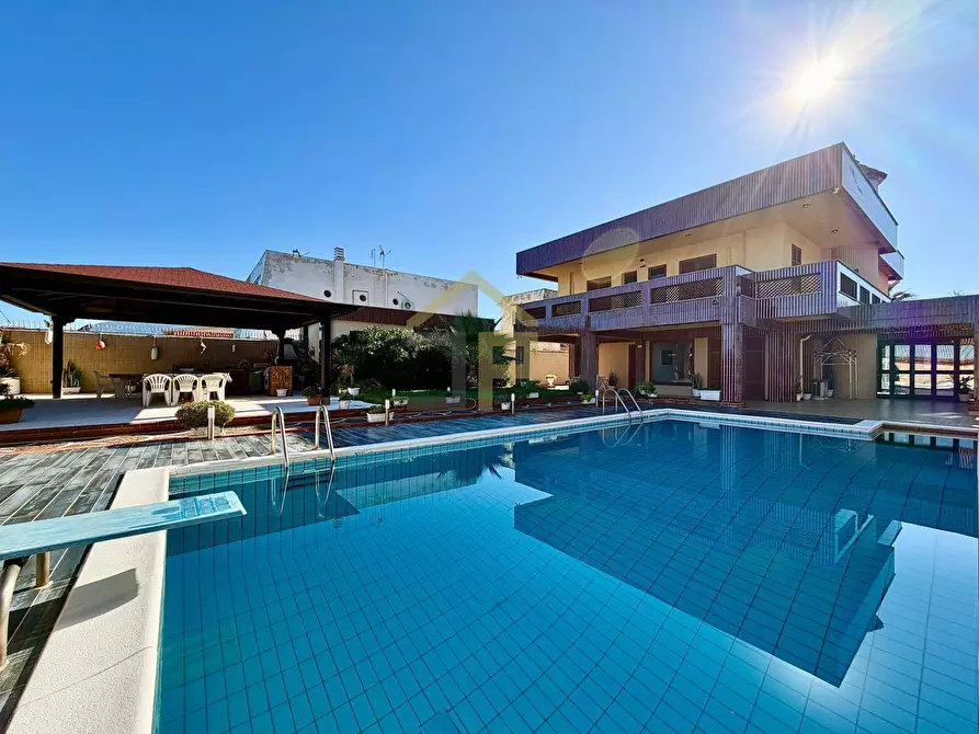 Immagine 1 di Villa in vendita  in Via Cristoforo Colombo a Carini