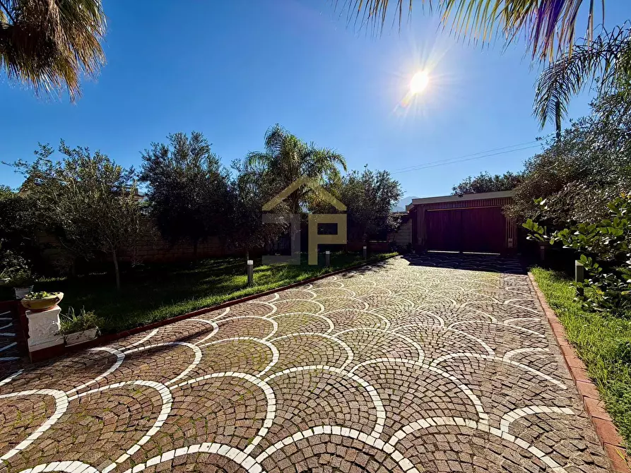 Immagine 5 di Villa in vendita  in Via Cristoforo Colombo a Carini