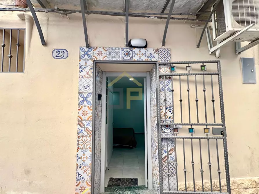 Immagine 1 di Appartamento in vendita  in Vicolo Santa Rosalia Al Borgo 23 a Palermo