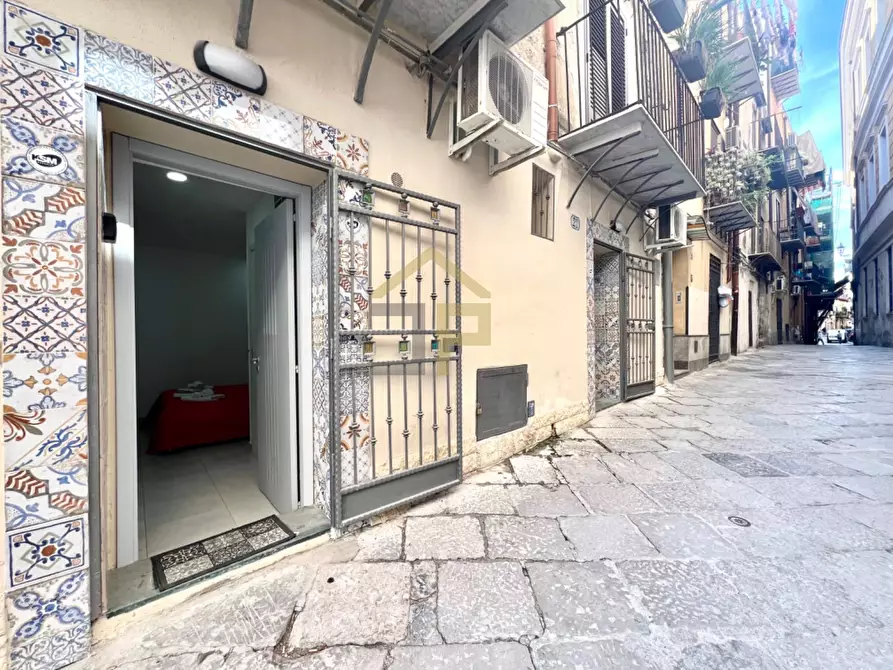 Immagine 1 di Appartamento in vendita  in Vicolo Santa Rosalia Al Borgo 25 a Palermo