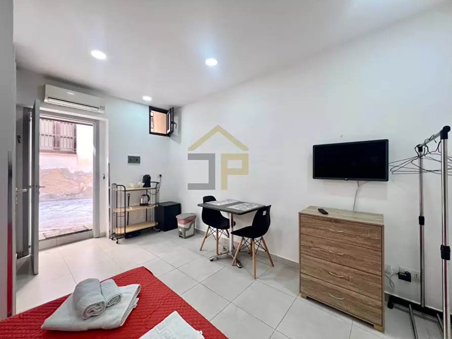 Immagine 2 di Appartamento in vendita  in Vicolo Santa Rosalia Al Borgo 25 a Palermo