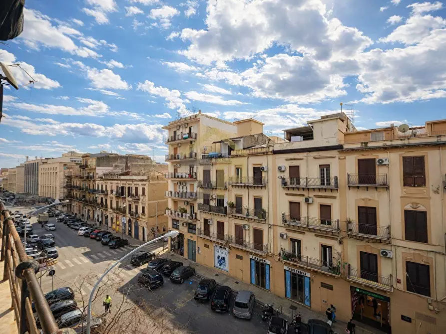 Immagine 3 di Appartamento in vendita  in Corso Camillo Finocchiaro Aprile 45 a Palermo