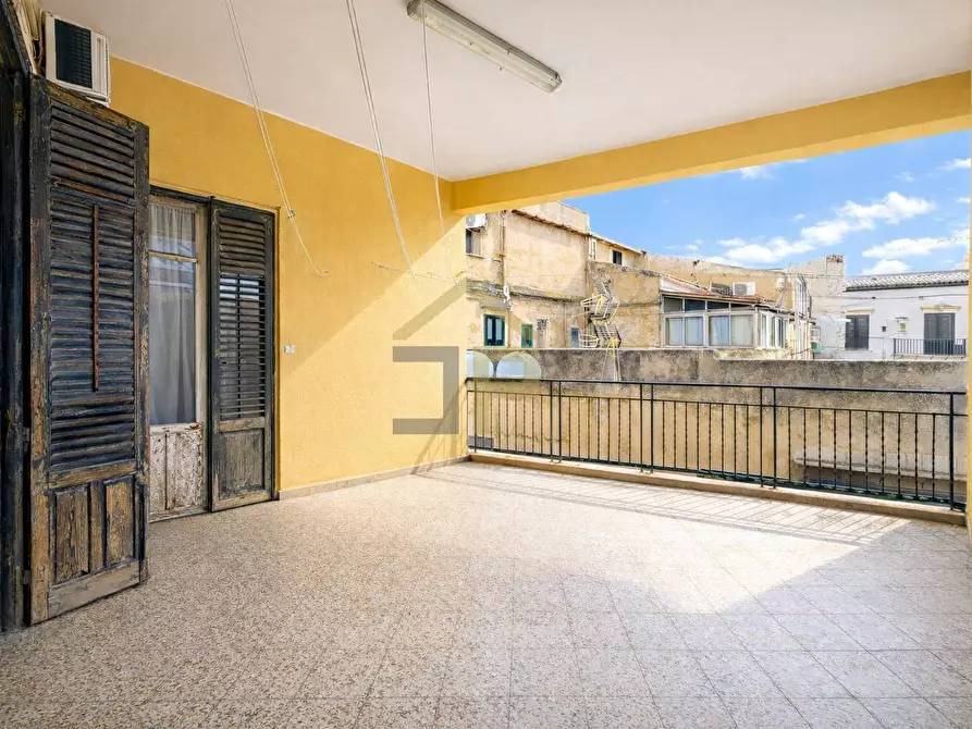 Immagine 2 di Appartamento in vendita  in Corso Camillo Finocchiaro Aprile 45 a Palermo