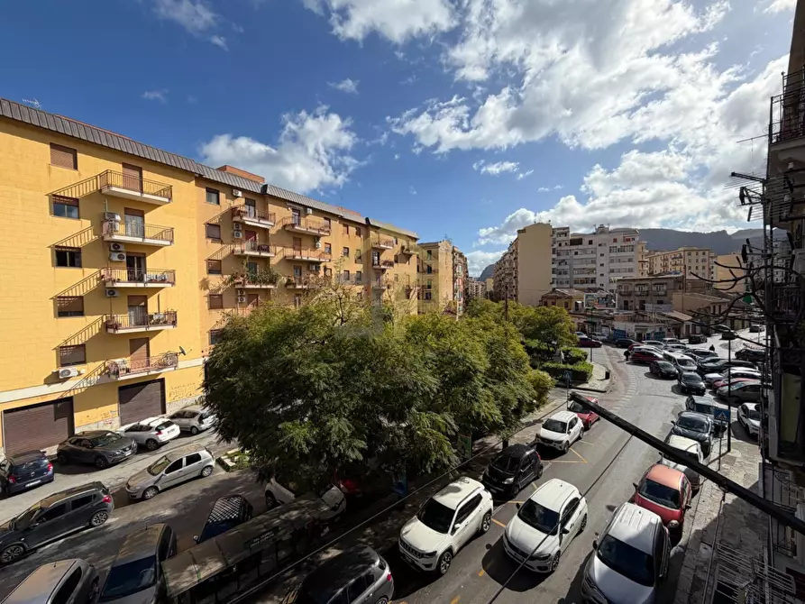 Immagine 3 di Appartamento in vendita  in Via Del Vespro 117 a Palermo