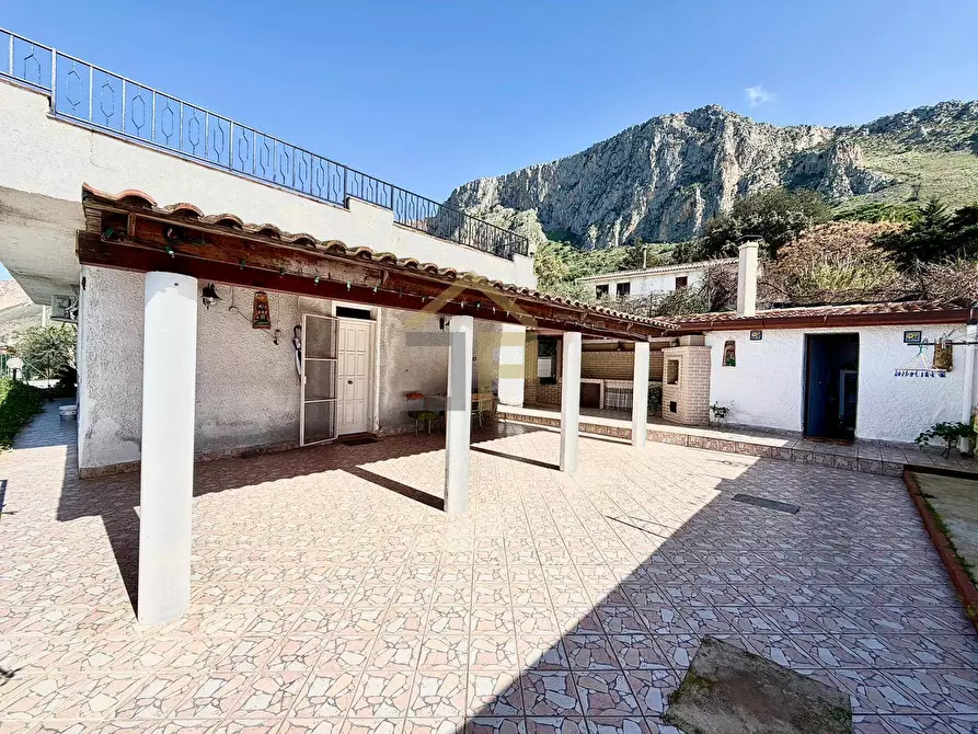 Immagine 1 di Villa in vendita  in Contrada Paterna a Terrasini