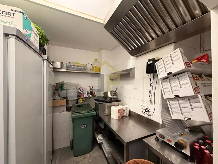 Immagine 7 di Attività commerciale in vendita  in Via Cassari 57 a Palermo