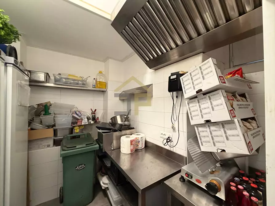 Immagine 8 di Attività commerciale in vendita  in Via Cassari 57 a Palermo