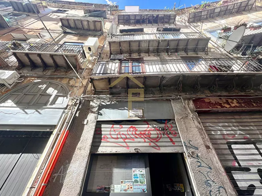 Immagine 2 di Locale commerciale in vendita  in Via Della Loggia 18 a Palermo