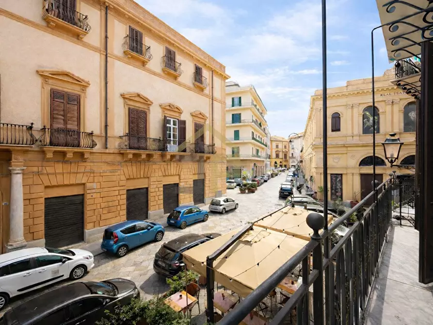 Immagine 8 di Appartamento in affitto  in Piazza Teatro Santa Cecilia 12 a Palermo