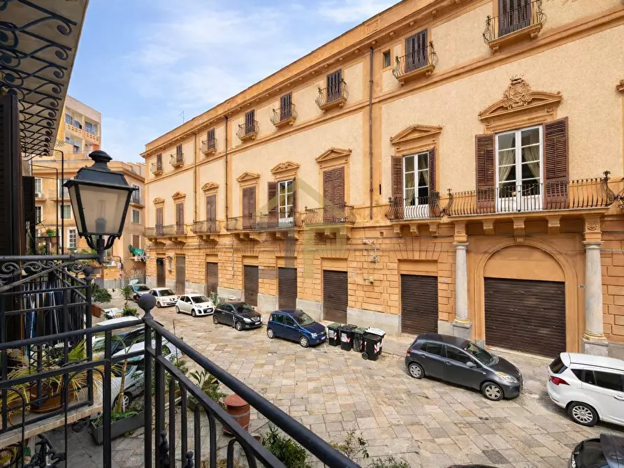Immagine 9 di Appartamento in affitto  in Piazza Teatro Santa Cecilia 12 a Palermo