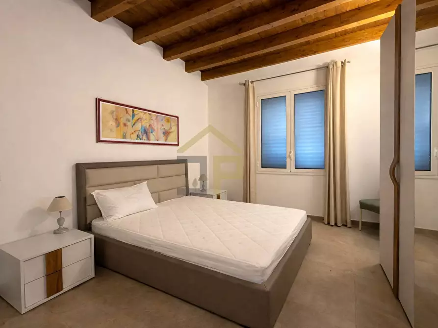 Immagine 11 di Appartamento in affitto  in Piazza Teatro Santa Cecilia 12 a Palermo