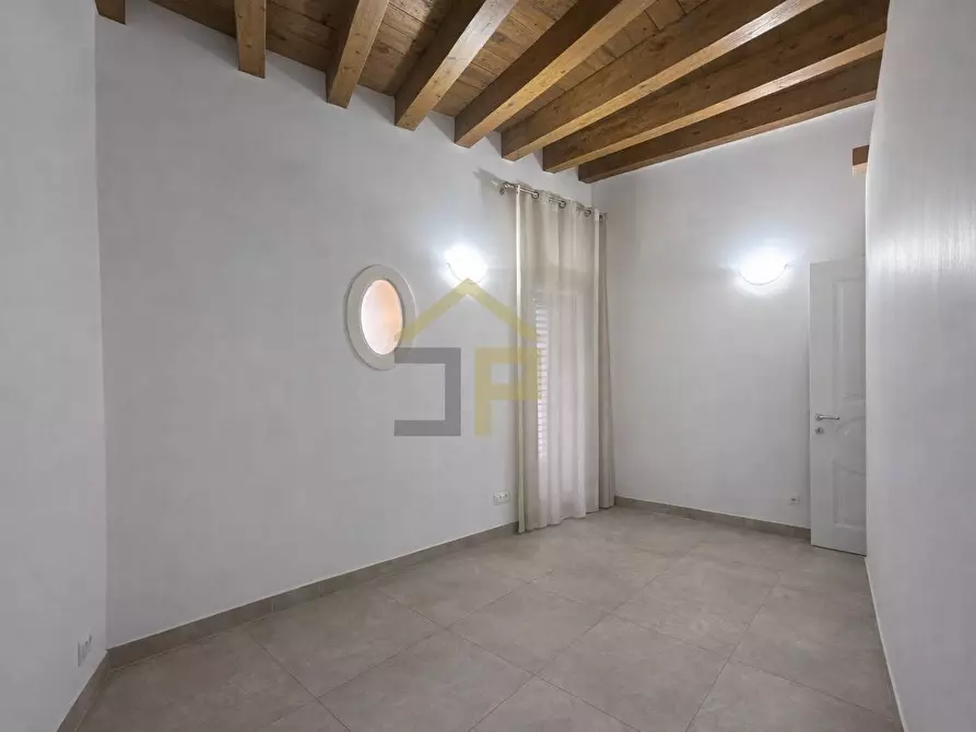 Immagine 13 di Appartamento in affitto  in Piazza Teatro Santa Cecilia 12 a Palermo