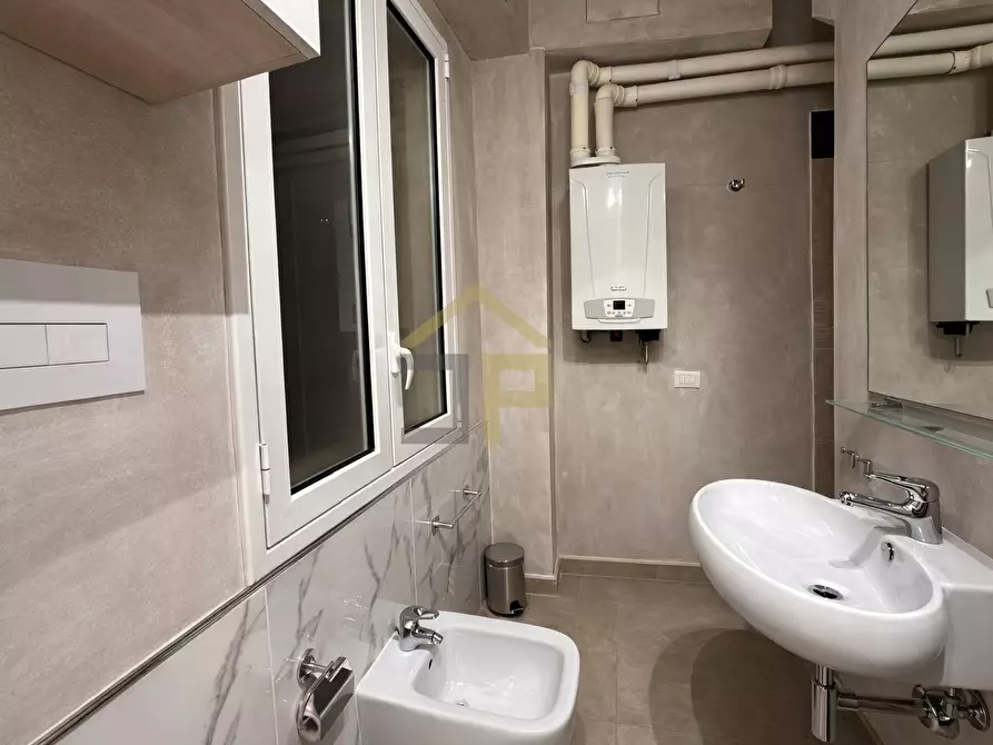 Immagine 15 di Appartamento in affitto  in Piazza Teatro Santa Cecilia 12 a Palermo