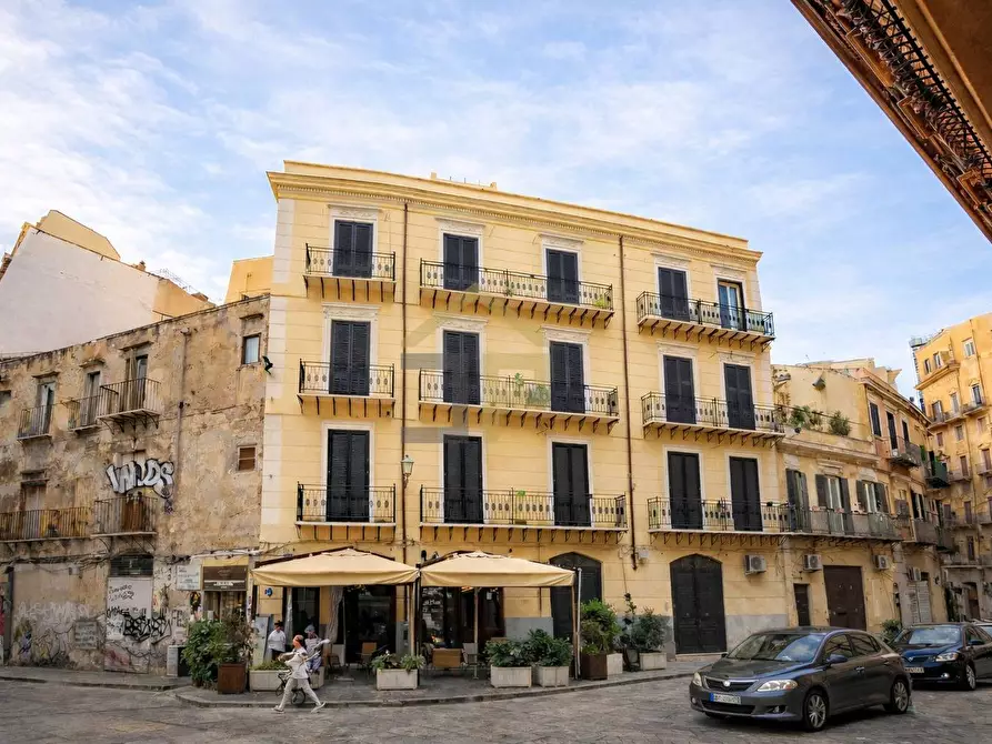 Immagine 3 di Appartamento in vendita  in Piazza Teatro Santa Cecilia 12 a Palermo