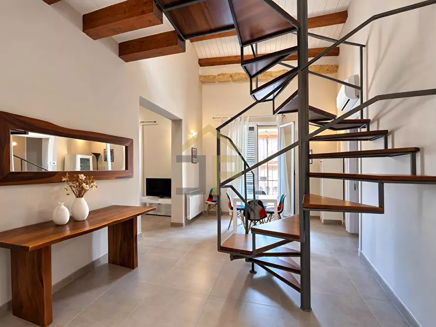 Immagine 4 di Appartamento in vendita  in Piazza Teatro Santa Cecilia 12 a Palermo