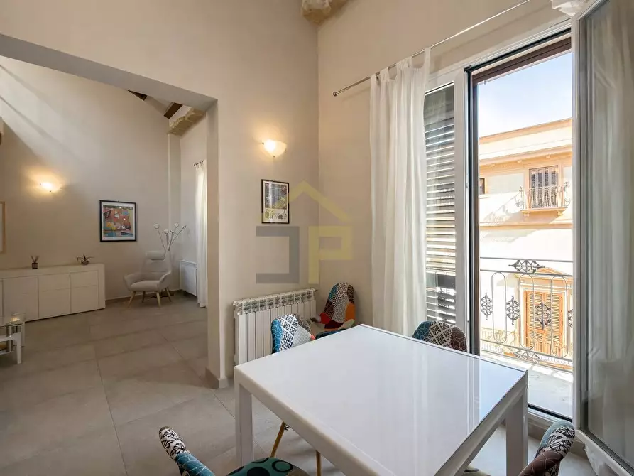 Immagine 5 di Appartamento in vendita  in Piazza Teatro Santa Cecilia 12 a Palermo