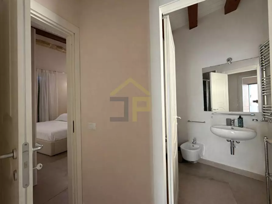 Immagine 9 di Appartamento in vendita  in Piazza Teatro Santa Cecilia 12 a Palermo