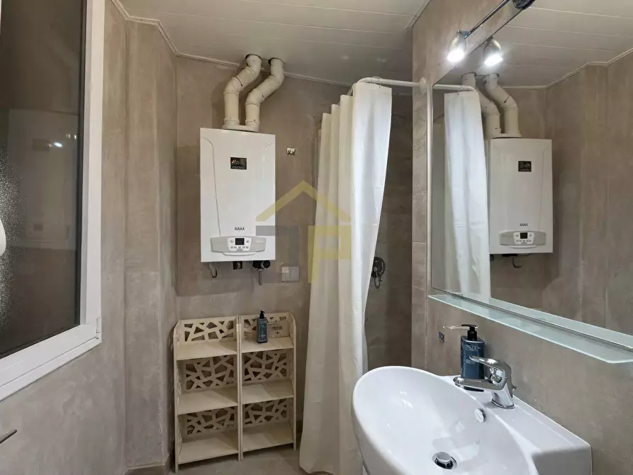 Immagine 12 di Appartamento in vendita  in Piazza Teatro Santa Cecilia 12 a Palermo