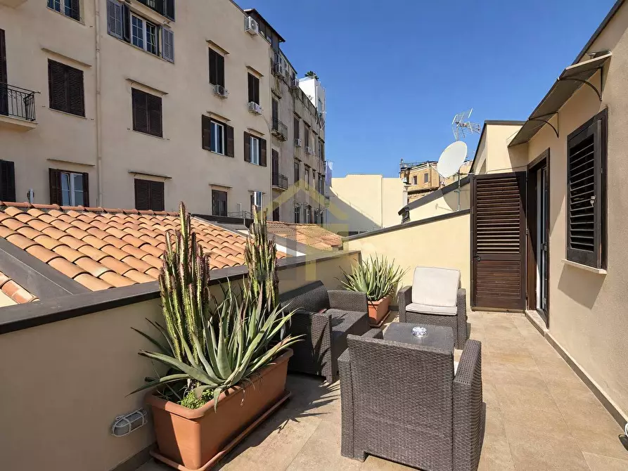 Immagine 18 di Appartamento in vendita  in Piazza Teatro Santa Cecilia 12 a Palermo