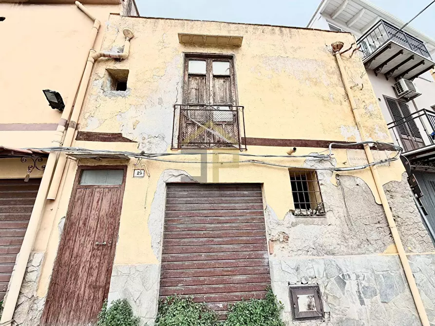Immagine 1 di Casa indipendente in vendita  in Piazza Mandorle 21 a Palermo