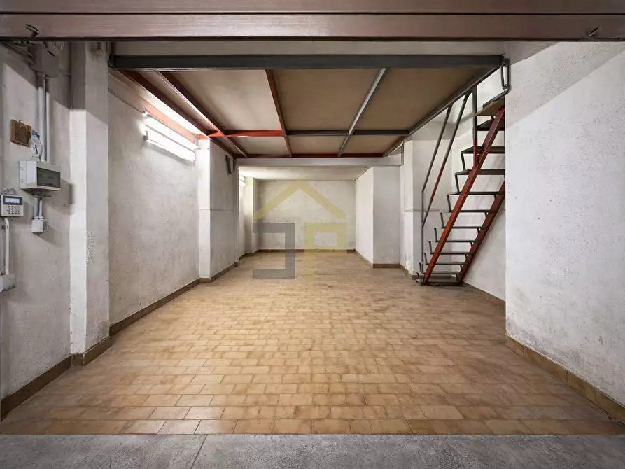 Immagine 3 di Magazzino in vendita  in Via Ammiraglio Rizzo 64 a Palermo