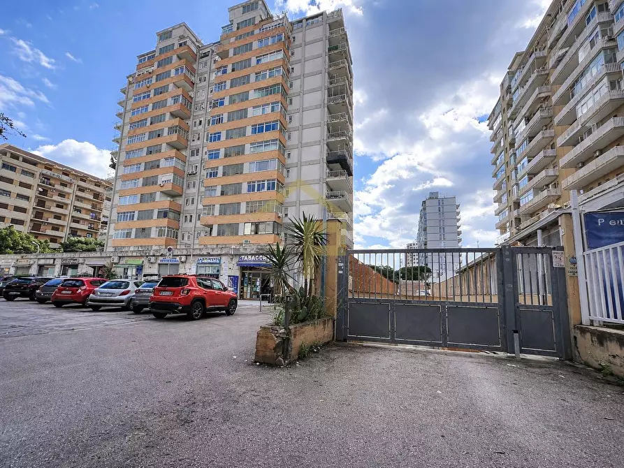 Immagine 6 di Magazzino in vendita  in Via Ammiraglio Rizzo 64 a Palermo