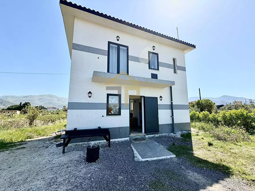 Immagine 1 di Villa in vendita  in Contrada Piano Del Re a Partinico