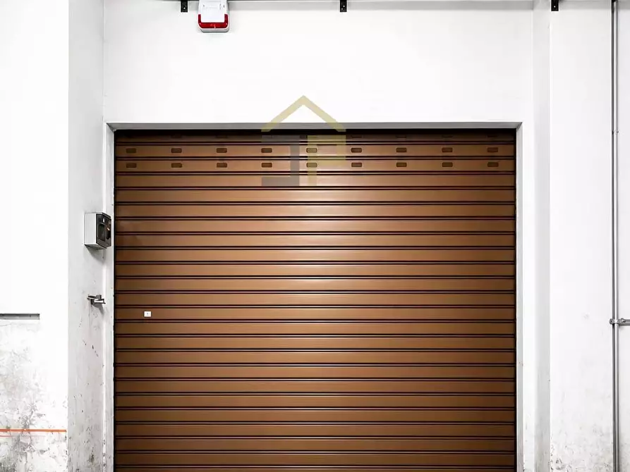 Immagine 2 di Magazzino in vendita  in Via Ammiraglio Rizzo 64 a Palermo