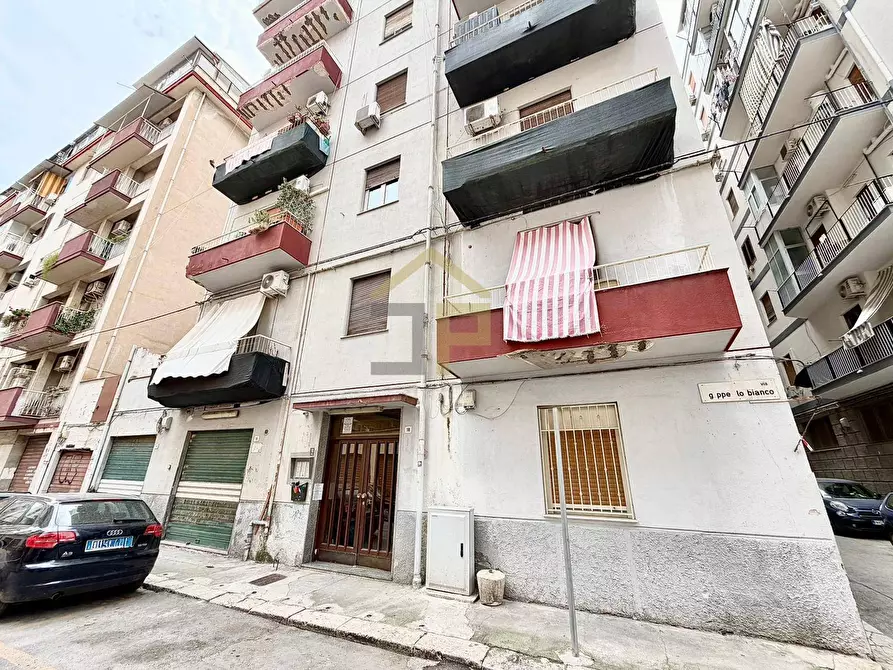 Immagine 3 di Appartamento in vendita  in Via Giuseppe Lo Bianco 18 a Palermo