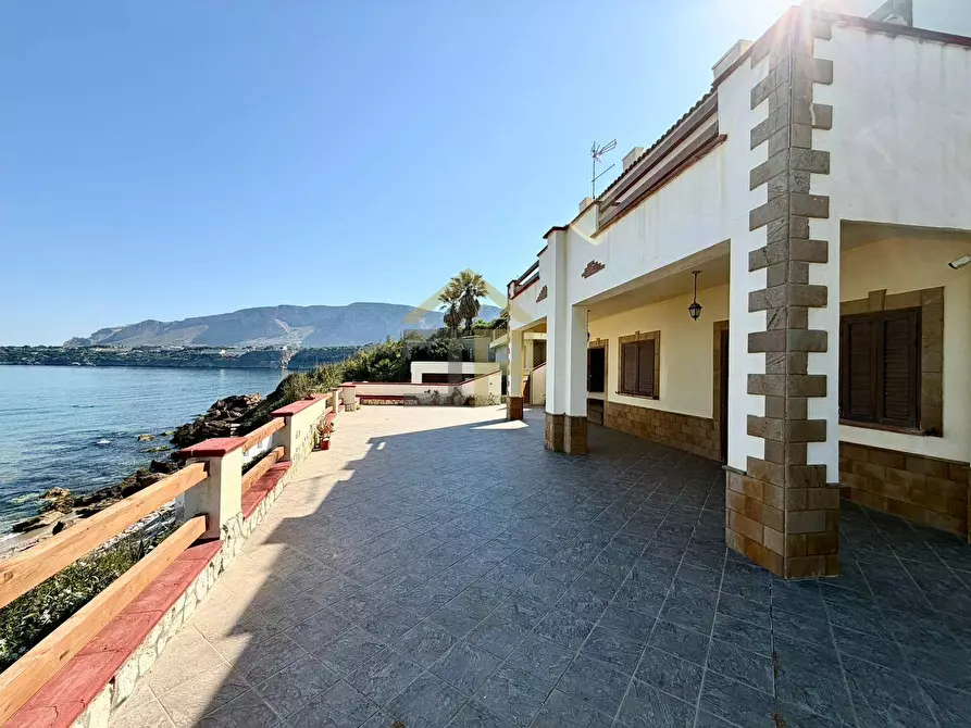 Immagine 1 di Villa in vendita  in Contrada San Cataldo snc a Capaci
