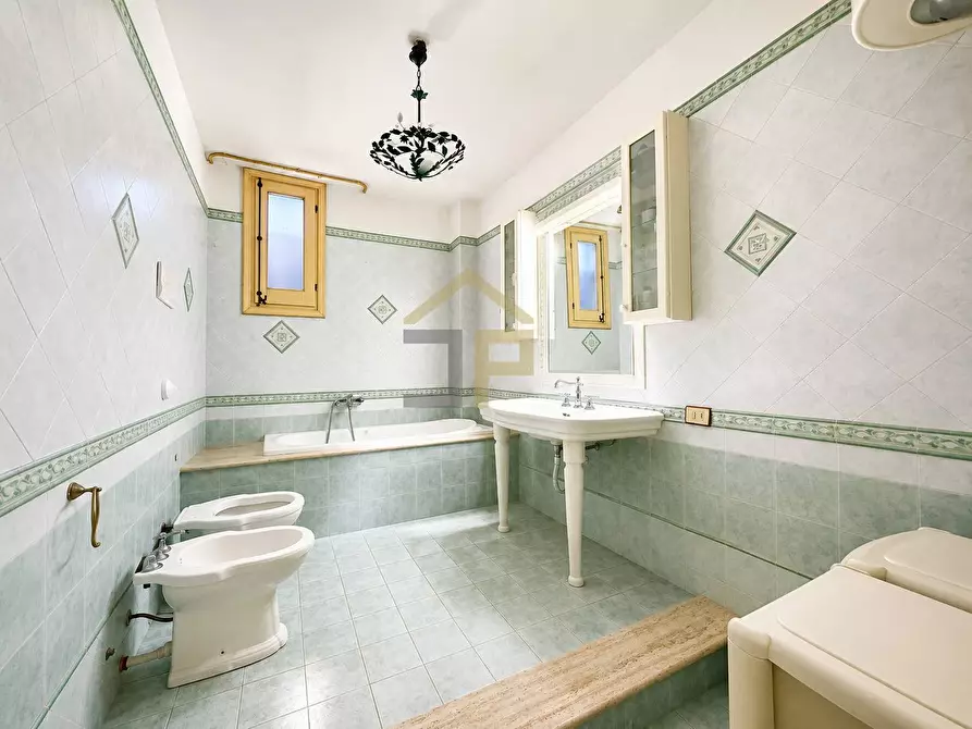 Immagine 8 di Palazzo in vendita  in Gaetano Filangeri 16 a Palermo