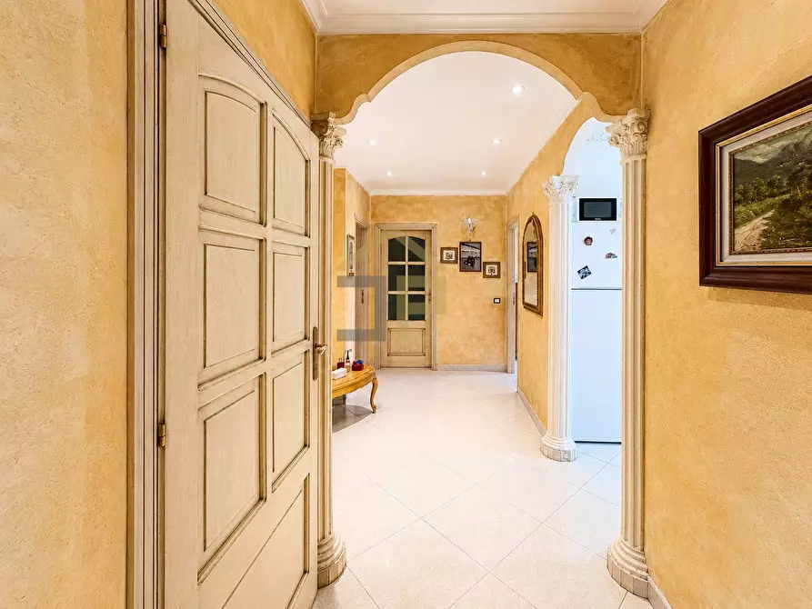 Immagine 9 di Palazzo in vendita  in Gaetano Filangeri 16 a Palermo