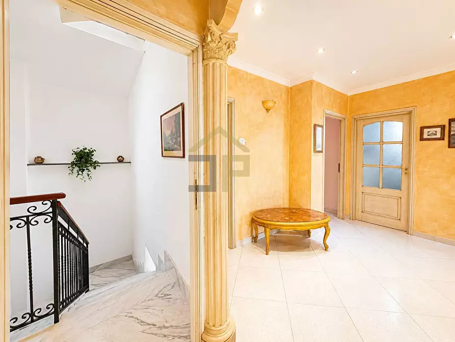 Immagine 12 di Palazzo in vendita  in Gaetano Filangeri 16 a Palermo