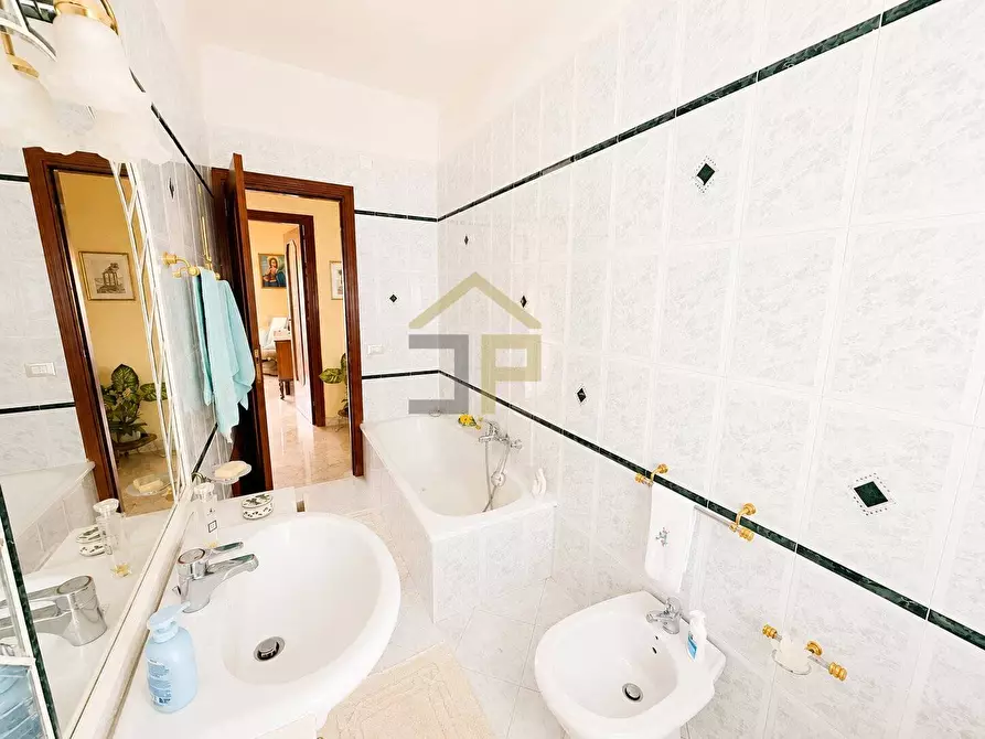 Immagine 13 di Appartamento in vendita  in Via Guido Jung 11 a Palermo
