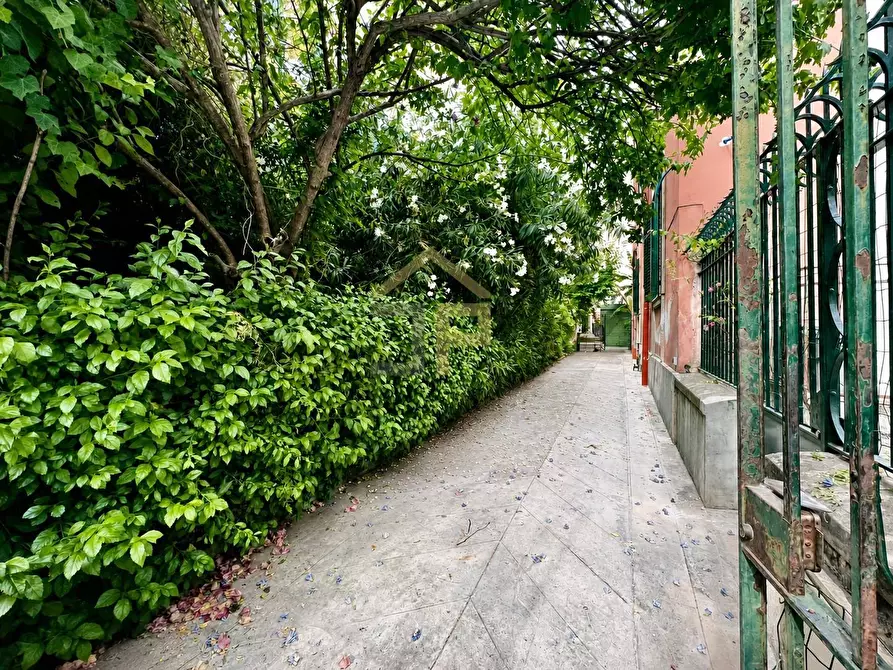 Immagine 3 di Appartamento in vendita  in Viale Regina Margherita 36 a Palermo