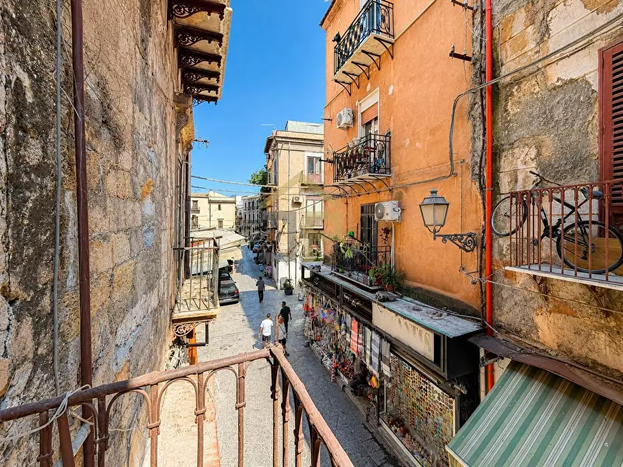 Immagine 9 di Appartamento in vendita  in Piazza Degli Aragonesi 38 a Palermo