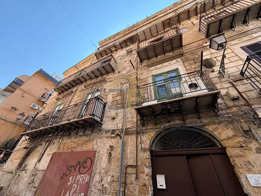 Immagine 1 di Appartamento in vendita  in Piazza Degli Aragonesi 38 a Palermo